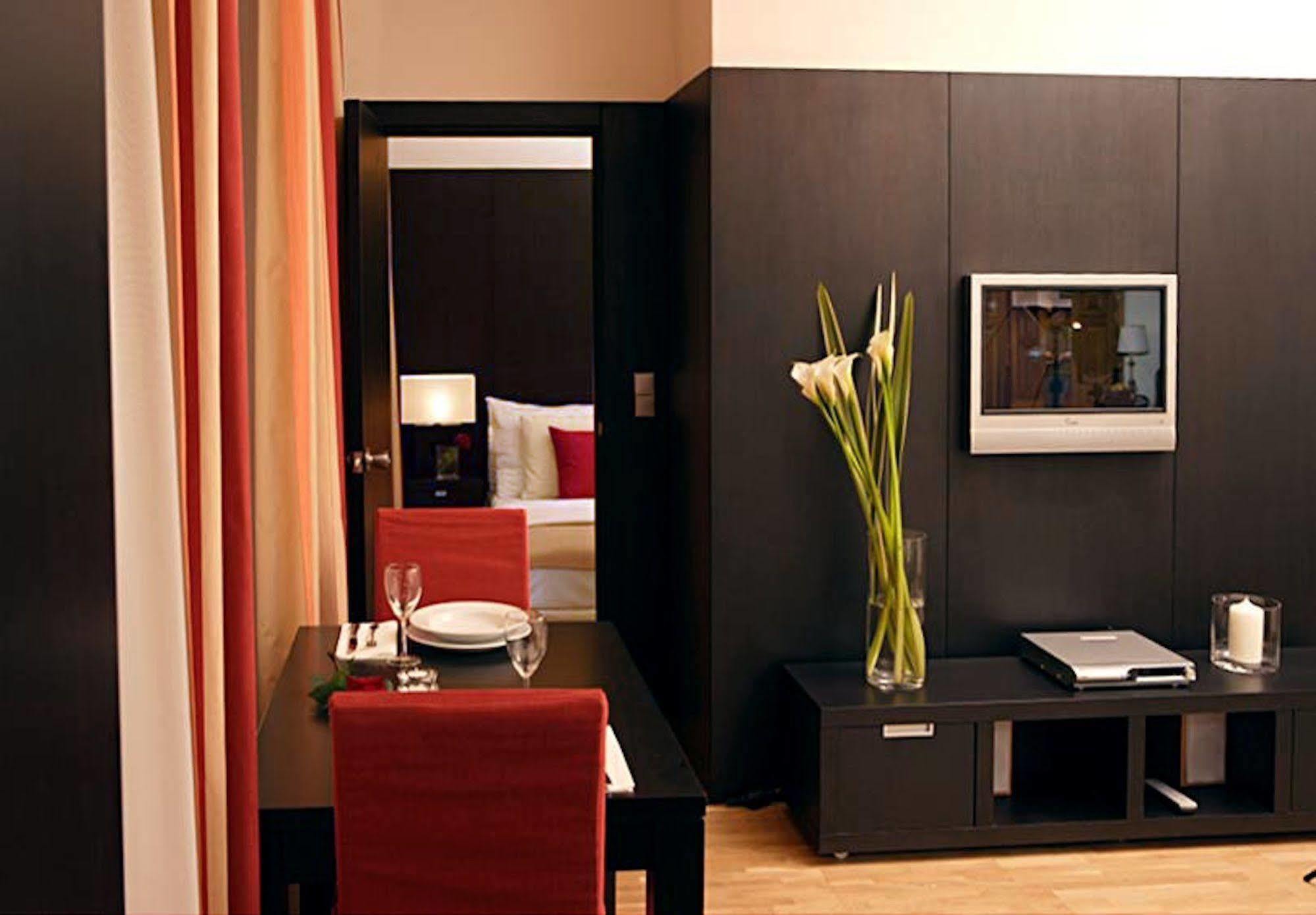 Apartahotel The Levante Rathaus 4*