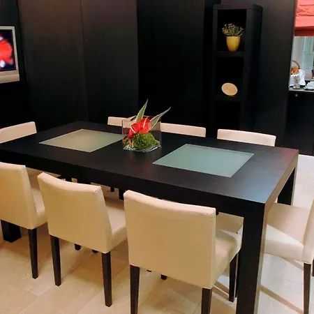 The Levante Rathaus Apartments 